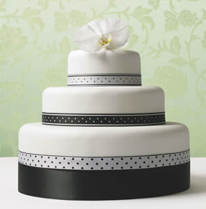 Gâteau de mariage blanc et noir picoté